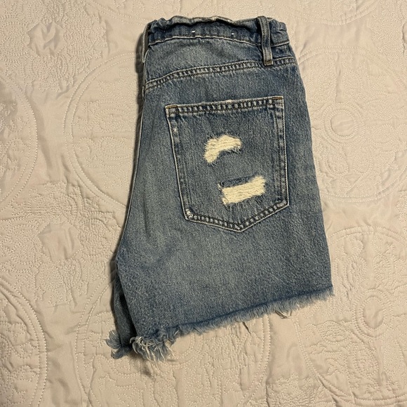 Distressed jeans shorts - Picture 2 of 2